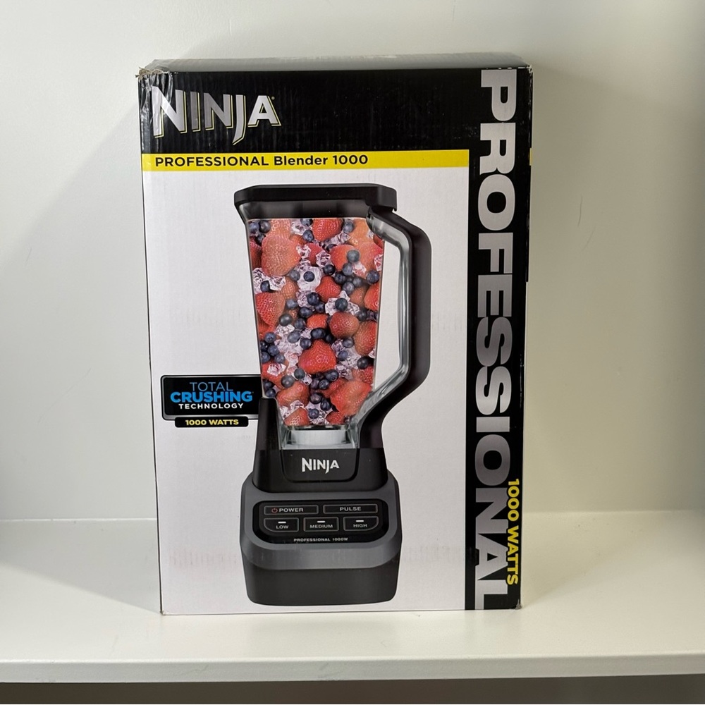 Ninja BL610 Professional 72 Oz Countertop 1000-Watt Base and Total Crushing Tech